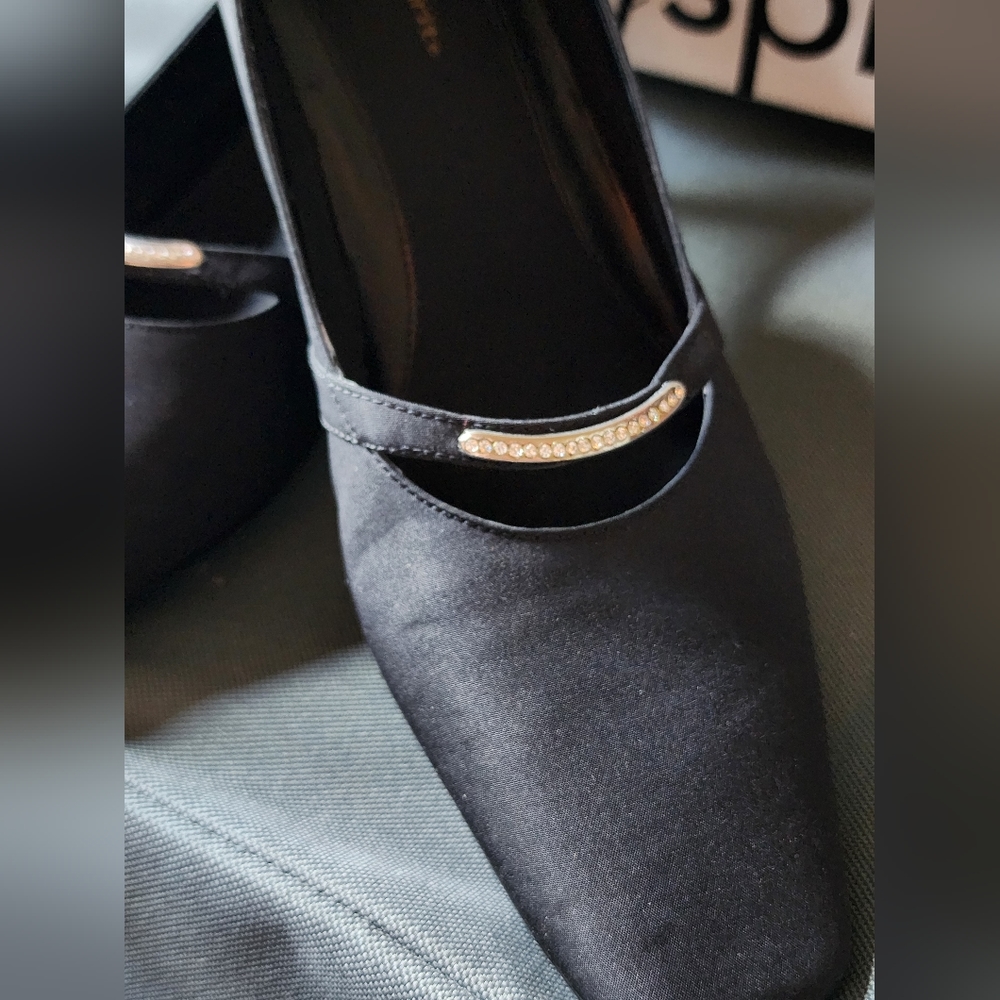 EasySpirit 9M black low heel dress shoe